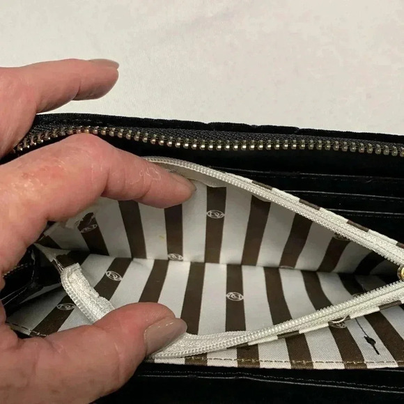 Women’s Velvet Wallet, Wristlet,NWOT. - Picture 4 of 4